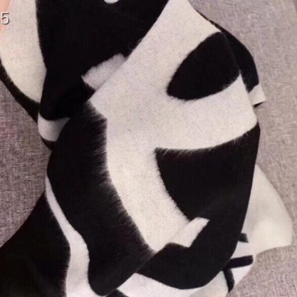 réplica,joyas,joyería,1:1,replica,fake,lujo,barato Colección de pasarela Otoño/Invierno de Chanel en Milán: Últimos diseños de bufandas (7CSDA)