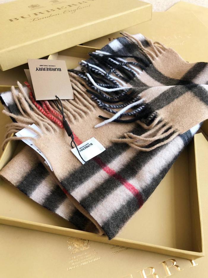 réplica,joyas,joyería,1:1,replica,fake,lujo,barato réplica,joyas,joyería,1:1,replica,fake,lujo,barato Bufanda clásica de cuadros de cachemir Burberry con estampado de ondas profundas en color camello (JRKO1)