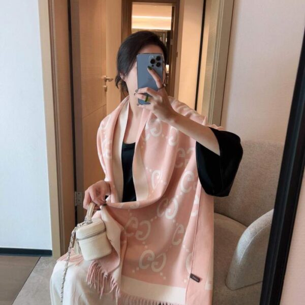 réplica,joyas,joyería,1:1,replica,fake,lujo,barato La última bufanda reversible con el logotipo GG de Gucci (3KGCI)