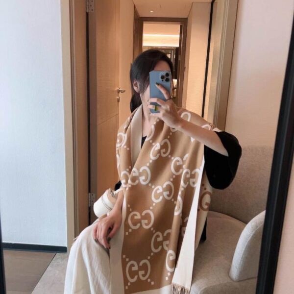 réplica,joyas,joyería,1:1,replica,fake,lujo,barato La última bufanda reversible con el logotipo GG de Gucci (L5I0N)