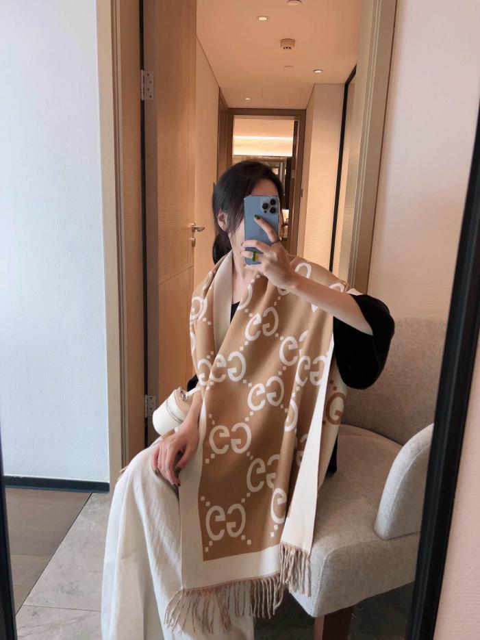 réplica,joyas,joyería,1:1,replica,fake,lujo,barato réplica,joyas,joyería,1:1,replica,fake,lujo,barato La última bufanda reversible con el logotipo GG de Gucci (L5I0N)