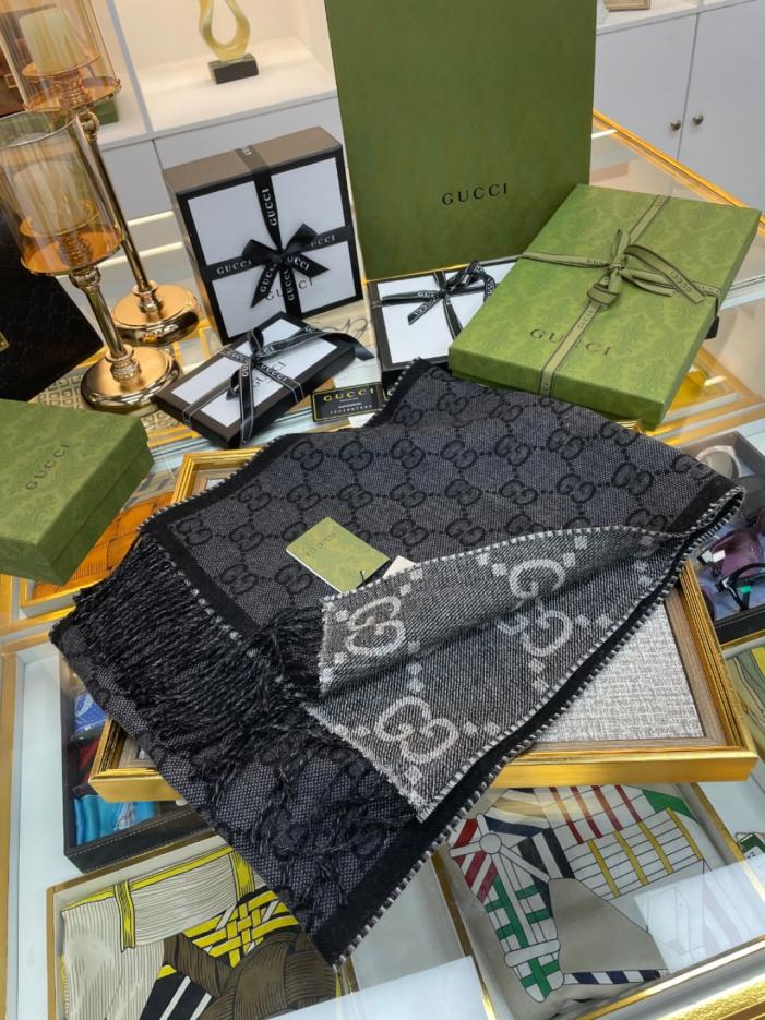 réplica,joyas,joyería,1:1,replica,fake,lujo,barato réplica,joyas,joyería,1:1,replica,fake,lujo,barato La bufanda reversible más clásica de Gucci con letras (A0KSF)
