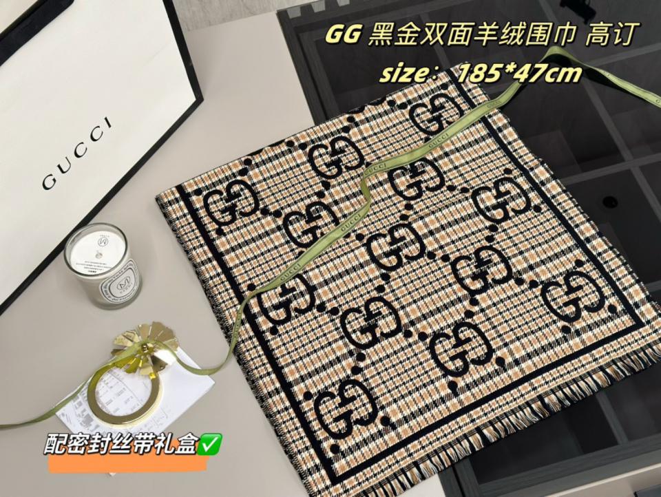 réplica,joyas,joyería,1:1,replica,fake,lujo,barato réplica,joyas,joyería,1:1,replica,fake,lujo,barato La nueva y atractiva bufanda de Gucci en cuadros negros y dorados (9E5D9)