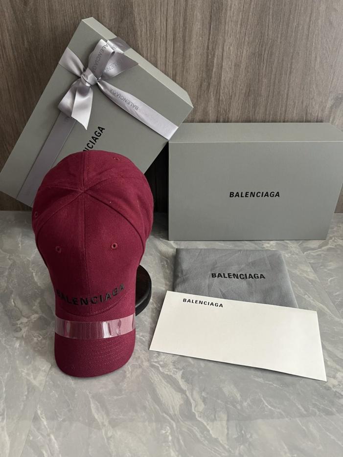 réplica,joyas,joyería,1:1,replica,fake,lujo,barato réplica,joyas,joyería,1:1,replica,fake,lujo,barato Gorra de béisbol Balenciaga (UF27F2) – Importada de revendedores. Presenta el logotipo de Balenciaga bordado en la parte delantera.