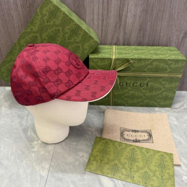 réplica,joyas,joyería,1:1,replica,fake,lujo,barato Gorra de béisbol GUCCI, lona clásica con monograma GG y etiqueta de cuero (grabada con «G(829U3W)»).