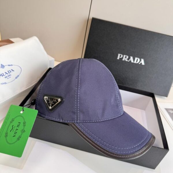 réplica,joyas,joyería,1:1,replica,fake,lujo,barato ¡Novedad! Gorra de béisbol Prada con logo de triángulo invertido, diseño original, ¡ya disponible! (L3J31G)