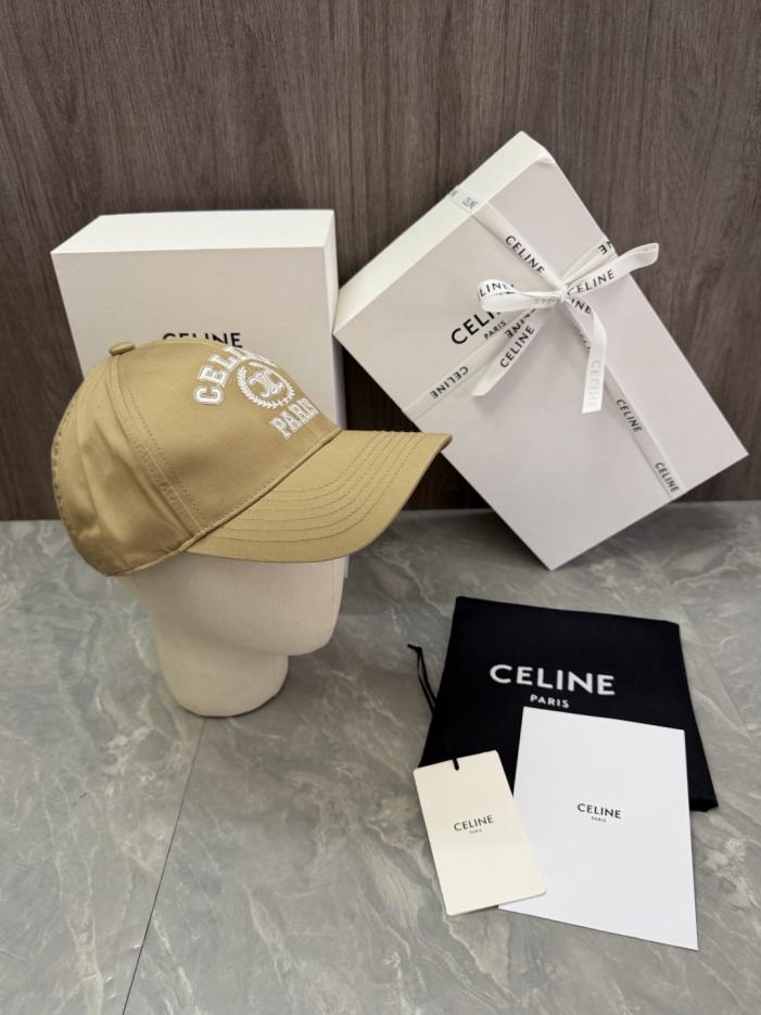 réplica,joyas,joyería,1:1,replica,fake,lujo,barato réplica,joyas,joyería,1:1,replica,fake,lujo,barato Diseño exclusivo de CELINE. La parte frontal del sombrero presenta las letras CELINE y PARIS bordadas (J9VWRJ).