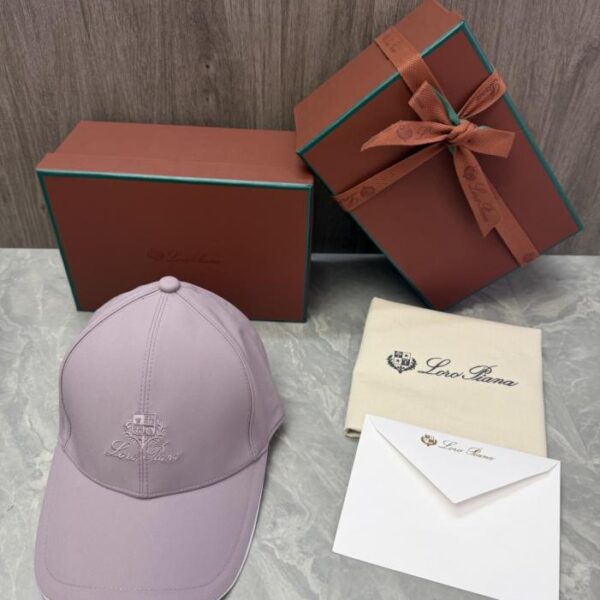 réplica,joyas,joyería,1:1,replica,fake,lujo,barato La gorra de béisbol Loro Piana Storm System luce el emblema de la marca en forma de escudo y la inscripción manuscrita Loro Piana (0AFGY5) en la parte delantera.