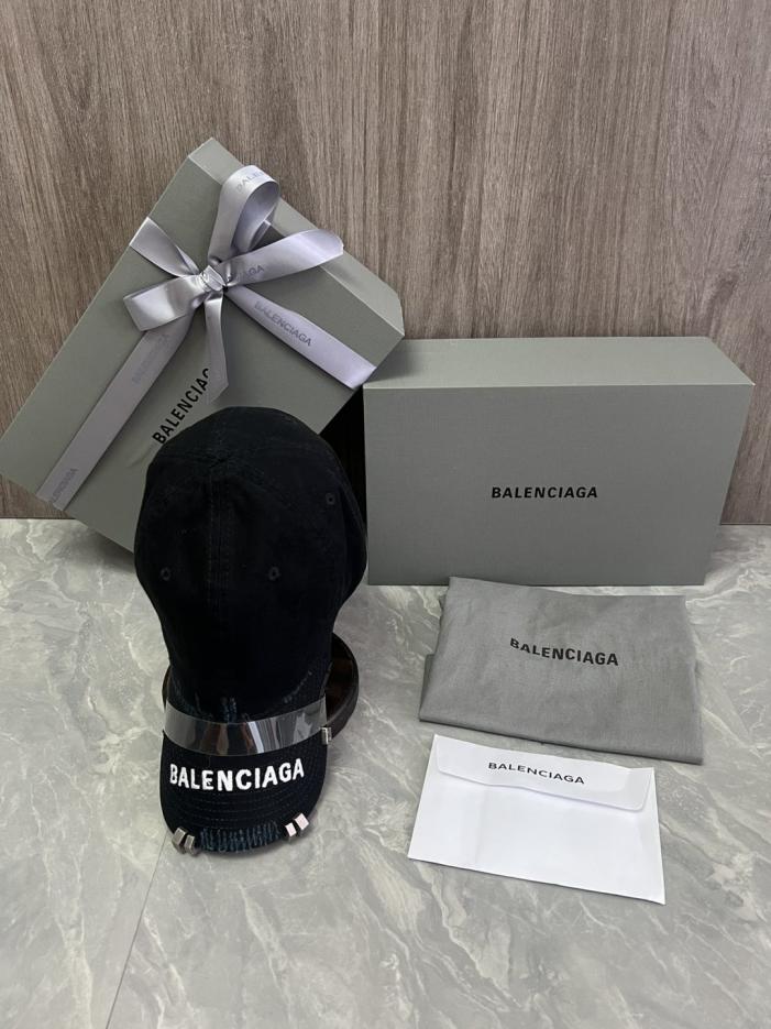 réplica,joyas,joyería,1:1,replica,fake,lujo,barato réplica,joyas,joyería,1:1,replica,fake,lujo,barato Gorra de béisbol Balenciaga (OYHNZI) – comprada a través de un intermediario.