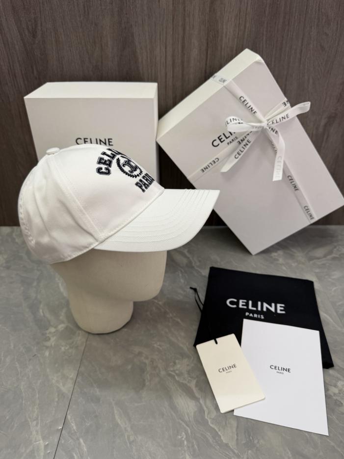 réplica,joyas,joyería,1:1,replica,fake,lujo,barato réplica,joyas,joyería,1:1,replica,fake,lujo,barato Diseño exclusivo de CELINE. La parte frontal del sombrero presenta las letras CELINE y PARIS bordadas (9SUK2V).