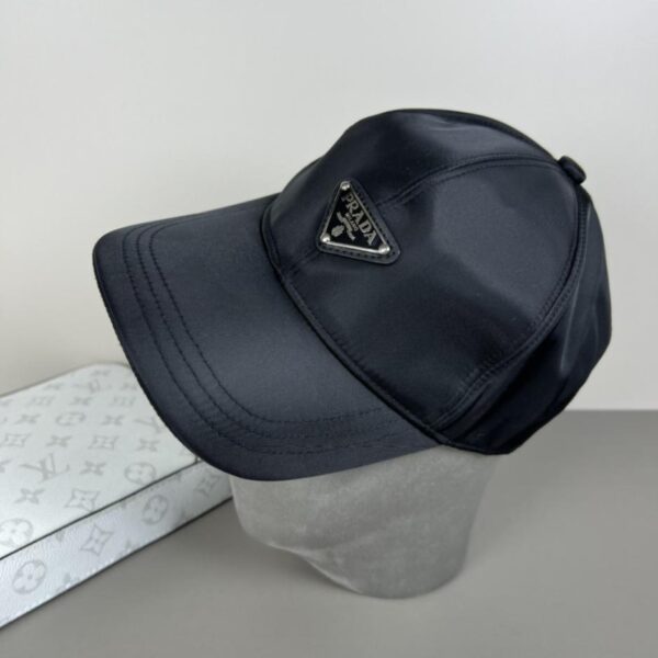 réplica,joyas,joyería,1:1,replica,fake,lujo,barato Gorra de béisbol Prada con logo triangular clásico (DYCARE)
