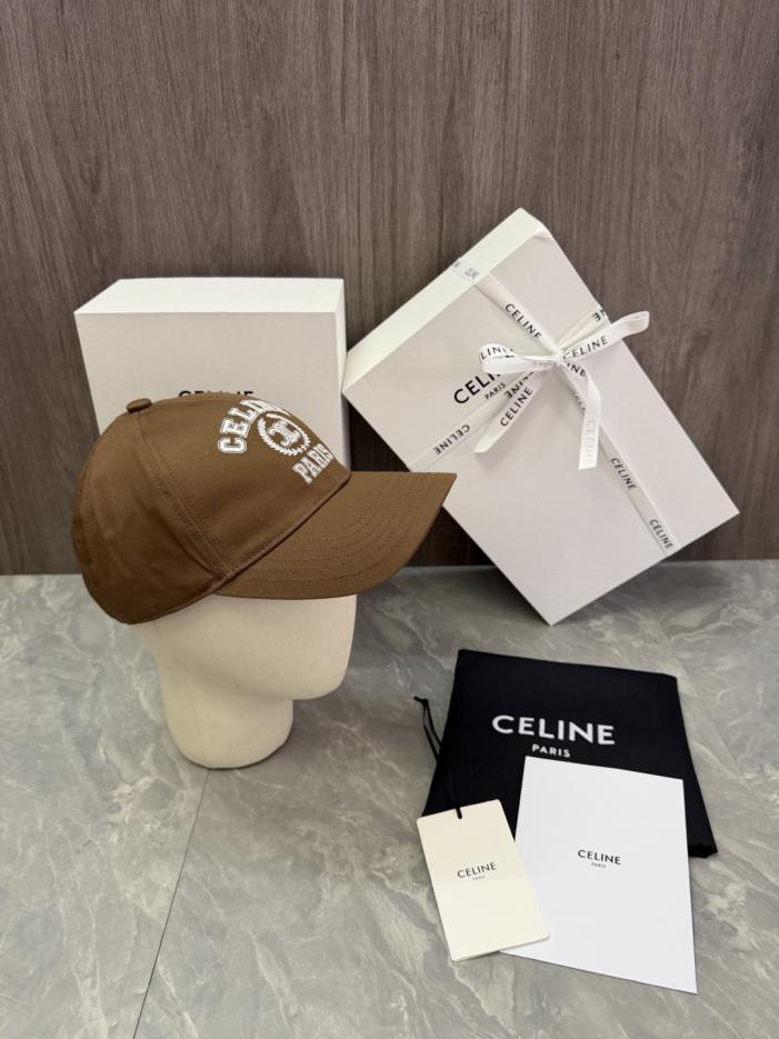 réplica,joyas,joyería,1:1,replica,fake,lujo,barato réplica,joyas,joyería,1:1,replica,fake,lujo,barato Diseño exclusivo de CELINE. La parte frontal del sombrero presenta el logotipo de CELINE bordado (O45327).