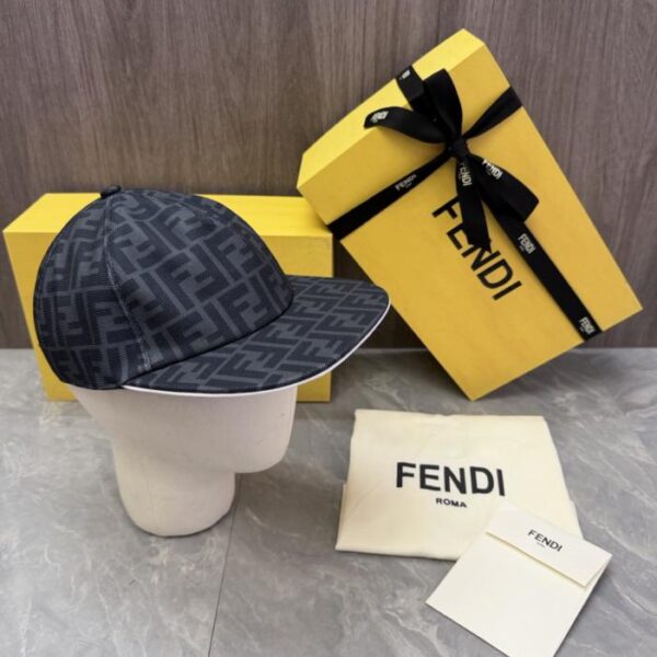 réplica,joyas,joyería,1:1,replica,fake,lujo,barato Gorra de béisbol Fendi original hecha a medida con visera plana, un estilo clásico que es un éxito de ventas en las tiendas durante todo el año (8LC1O9).