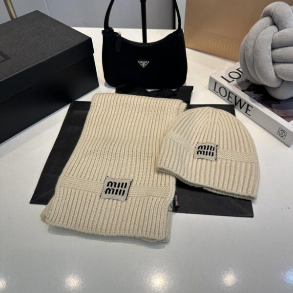 réplica,joyas,joyería,1:1,replica,fake,lujo,barato Conjunto de dos piezas de gorro de punto de la boutique MiuMiu (gorro + bufanda), estilo unisex (UN320W)