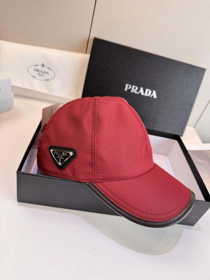 réplica,joyas,joyería,1:1,replica,fake,lujo,barato réplica,joyas,joyería,1:1,replica,fake,lujo,barato ¡Novedad imperdible con logo de triángulo invertido! Gorra de béisbol original de Prada con logo metálico de triángulo invertido. (B74Q7Q)