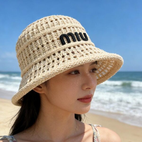 réplica,joyas,joyería,1:1,replica,fake,lujo,barato Un imprescindible para la playa en verano: sombrero de pescador tejido de Miu Miu (4RDFO2)