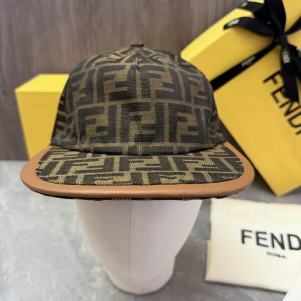 réplica,joyas,joyería,1:1,replica,fake,lujo,barato Gorra de béisbol Fendi original, hecha a medida, con visera plana, un estilo clásico que es un éxito de ventas en las tiendas durante todo el año (W4WD40).