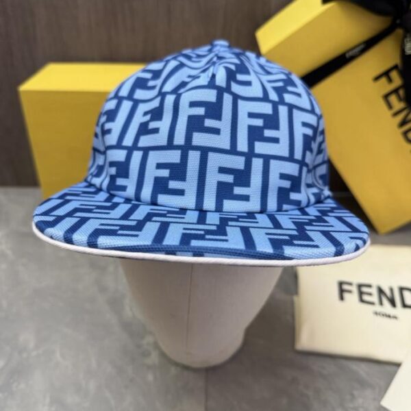 réplica,joyas,joyería,1:1,replica,fake,lujo,barato Gorra de béisbol Fendi original hecha a medida con visera plana, un estilo clásico que es un éxito de ventas perenne en las tiendas (2XR4N4).