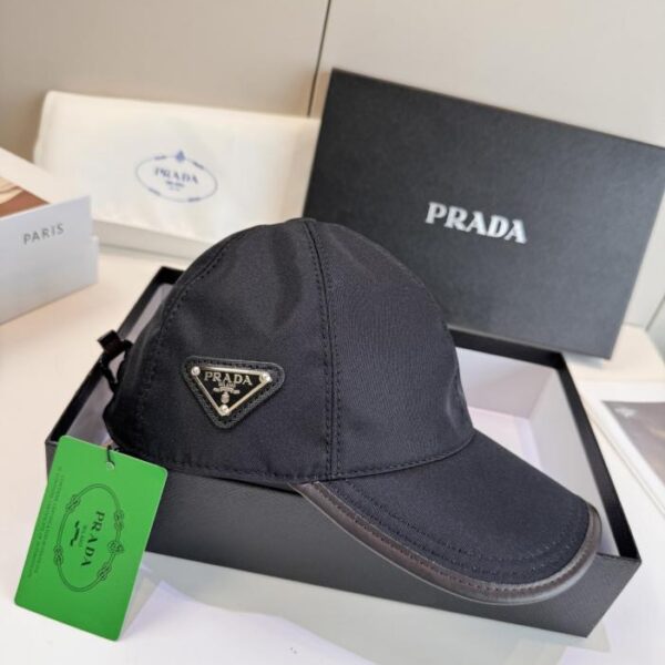 réplica,joyas,joyería,1:1,replica,fake,lujo,barato Gorra de béisbol Prada nueva, diseño original, con logotipo metálico de triángulo invertido (KF79WV)