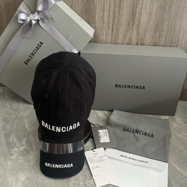 réplica,joyas,joyería,1:1,replica,fake,lujo,barato Gorra de béisbol Balenciaga con doble logotipo bordado (adquirida a través de un intermediario).