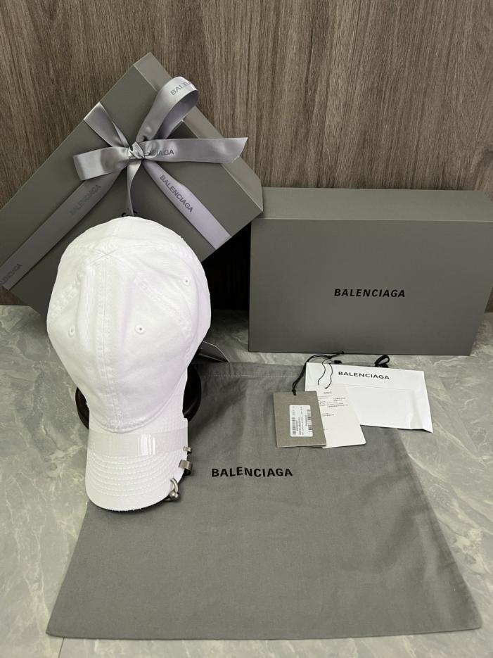 réplica,joyas,joyería,1:1,replica,fake,lujo,barato réplica,joyas,joyería,1:1,replica,fake,lujo,barato Gorra de béisbol Balenciaga (MGZF7E) – comprada a través de un intermediario.