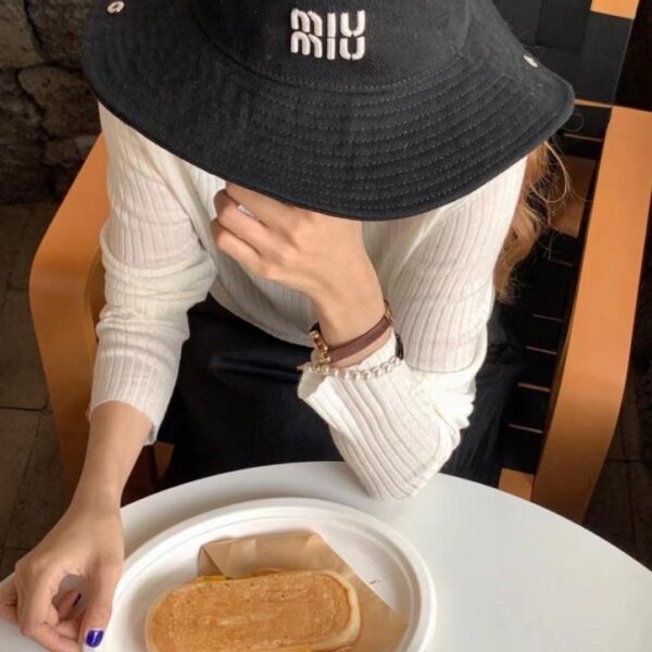 réplica,joyas,joyería,1:1,replica,fake,lujo,barato El nuevo sombrero de sol plegable de MiuMiu viene con embalaje (HEHCYE)