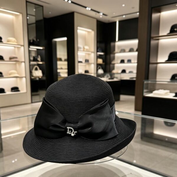 réplica,joyas,joyería,1:1,replica,fake,lujo,barato Elegante sombrero de paja de Dior con lazo, adornado con un lazo de satén grueso y el logotipo de perlas y diamantes de imitación (5O28AK).
