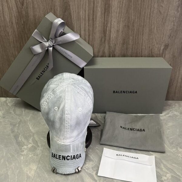 réplica,joyas,joyería,1:1,replica,fake,lujo,barato Gorra de béisbol Balenciaga (ESL1HT) – comprada a través de un intermediario.