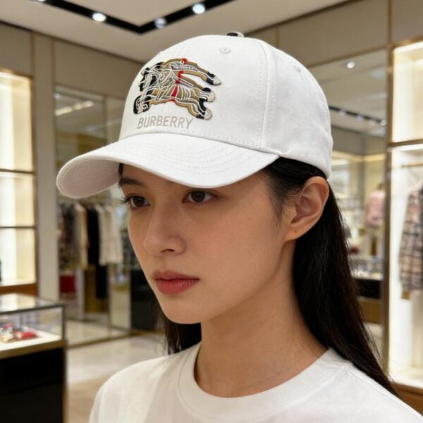 réplica,joyas,joyería,1:1,replica,fake,lujo,barato Gorra de béisbol Burberry color caqui con bordado ecuestre: Base clásica color caqui con el icónico bordado ecuestre a cuadros (BTHYDB)