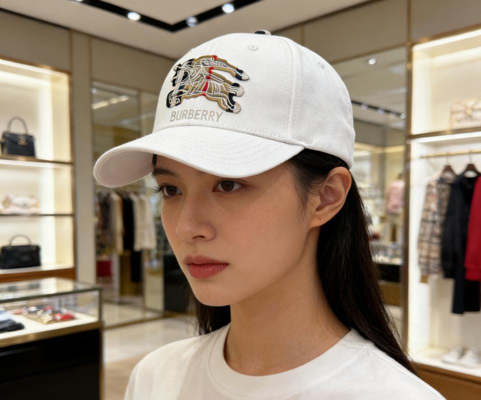 réplica,joyas,joyería,1:1,replica,fake,lujo,barato réplica,joyas,joyería,1:1,replica,fake,lujo,barato Gorra de béisbol Burberry color caqui con bordado ecuestre: Base clásica color caqui con el icónico bordado ecuestre a cuadros (BTHYDB)