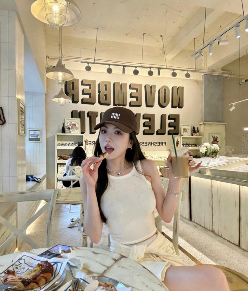 réplica,joyas,joyería,1:1,replica,fake,lujo,barato réplica,joyas,joyería,1:1,replica,fake,lujo,barato Gorra de béisbol retro MiuMiu | Visera corta + acabado desgastado (EXOU38)