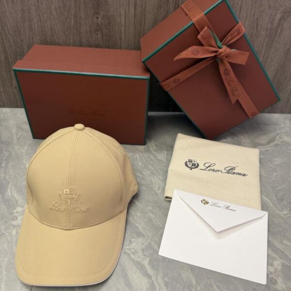 réplica,joyas,joyería,1:1,replica,fake,lujo,barato La gorra de béisbol Loro Piana Storm System luce el logotipo del escudo de la marca bordado en la parte delantera, junto con la inscripción manuscrita Loro Piana (STB9QH).