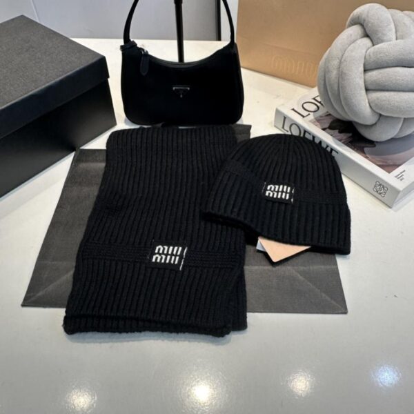 réplica,joyas,joyería,1:1,replica,fake,lujo,barato Conjunto de dos piezas de gorro de punto de la boutique MiuMiu (gorro + bufanda), estilo unisex (XCF9J4)