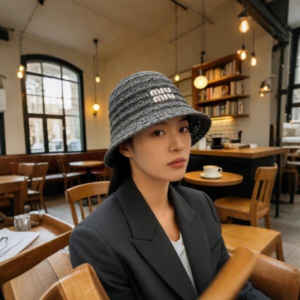 réplica,joyas,joyería,1:1,replica,fake,lujo,barato Este gorro de pescador de ganchillo calado de Miu Miu es recto (X5EGZC).
