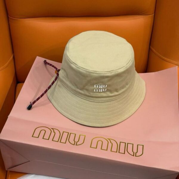 réplica,joyas,joyería,1:1,replica,fake,lujo,barato Gorro de pescador Miu Miu negro con cordón ajustable y bordado (CFY3Z2)