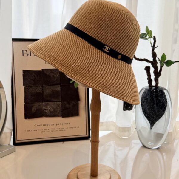 réplica,joyas,joyería,1:1,replica,fake,lujo,barato Sombrero de pescador de paja de Chanel, hecho de rafia (ABM6M4).