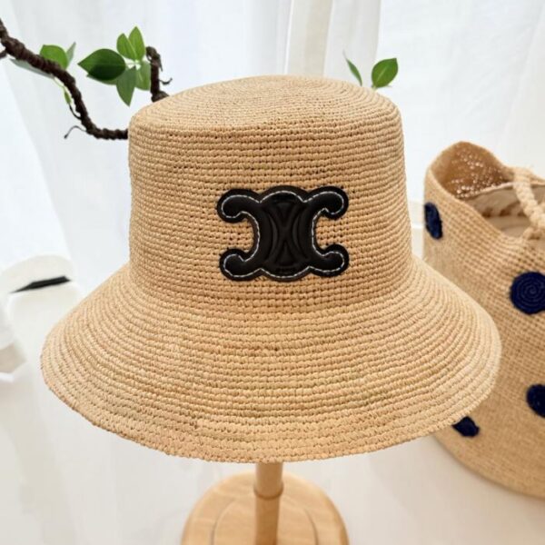 réplica,joyas,joyería,1:1,replica,fake,lujo,barato El nuevo sombrero tipo pescador de copa plana de Celine, con ala con volantes, está hecho de rafia 100% y tejido a mano (J7JH5A).