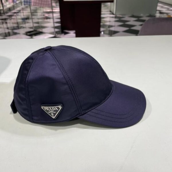 réplica,joyas,joyería,1:1,replica,fake,lujo,barato Gorra de béisbol Prada en nuevo color (N1U2SQ) – disponible en tiendas oficiales