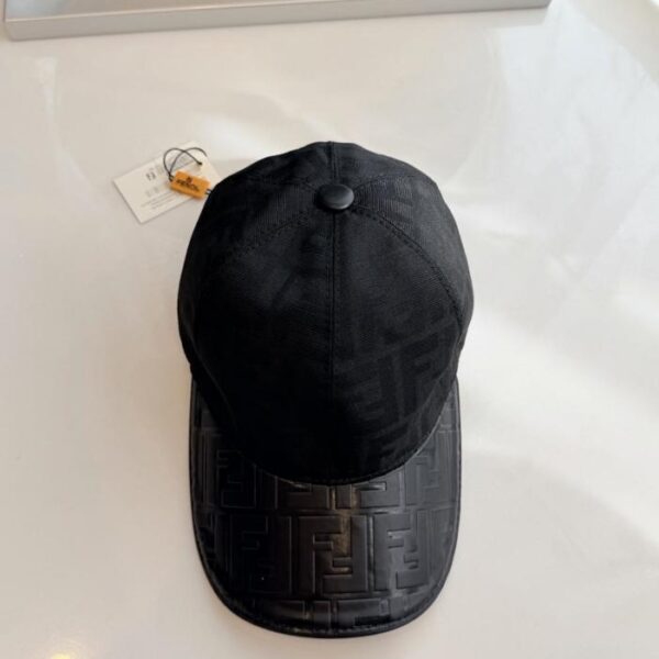 réplica,joyas,joyería,1:1,replica,fake,lujo,barato La nueva gorra de béisbol de FENDI (3Q41G6) ya está disponible en las boutiques.