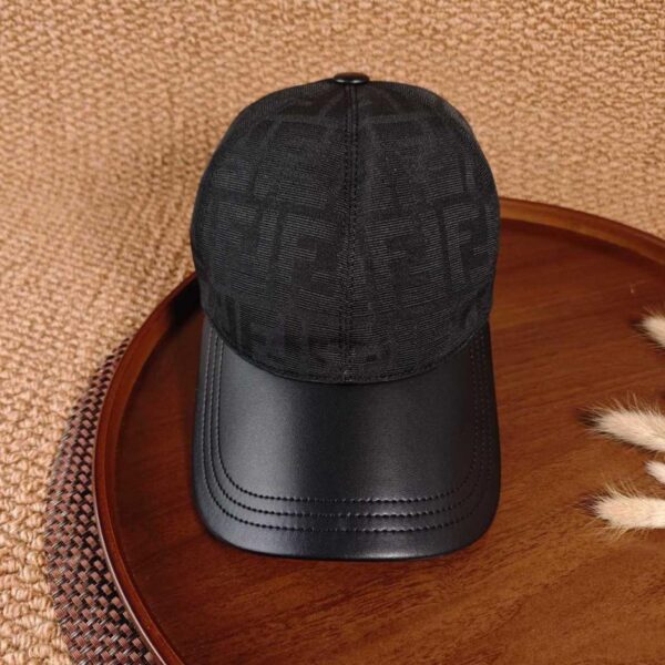 réplica,joyas,joyería,1:1,replica,fake,lujo,barato Fendi – Gorra de béisbol de cuero con retazos (U6MEYQ)