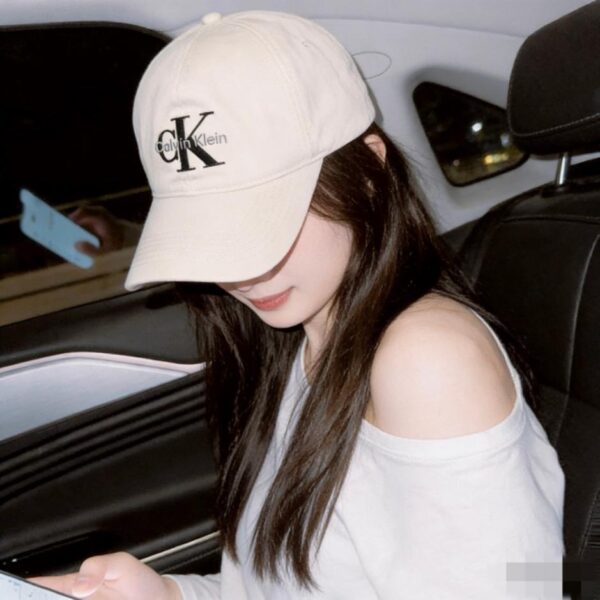 réplica,joyas,joyería,1:1,replica,fake,lujo,barato Gorra de béisbol CK auténtica (DVOG40) – Producto original