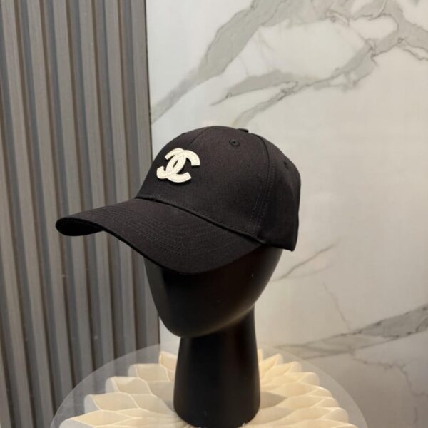 réplica,joyas,joyería,1:1,replica,fake,lujo,barato Nueva pelota de béisbol con el logo minimalista de CHANEL (5Z2KXR)