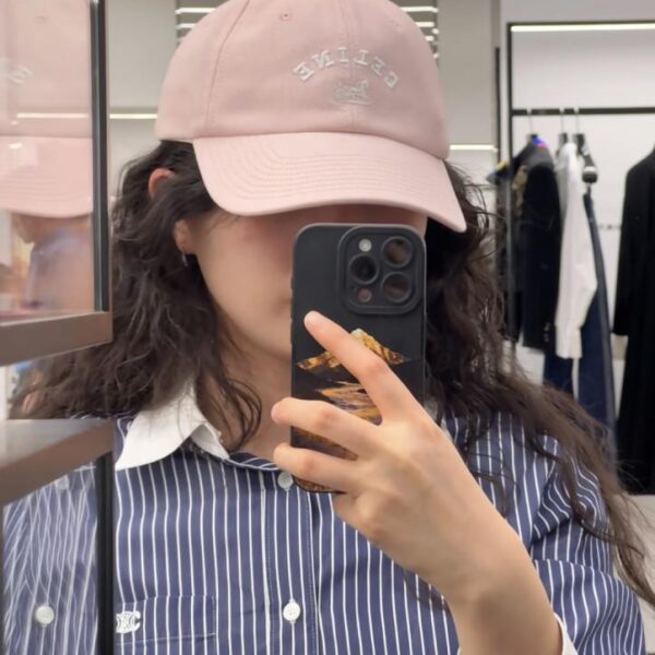 réplica,joyas,joyería,1:1,replica,fake,lujo,barato Versión para revendedores del sitio web oficial de CELINE, tipografía minimalista, gorra de béisbol de última moda al estilo de las celebridades (4QKJVR)