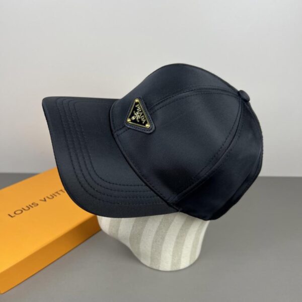 réplica,joyas,joyería,1:1,replica,fake,lujo,barato Gorra de béisbol Prada con logo triangular clásico (8EMGEM)