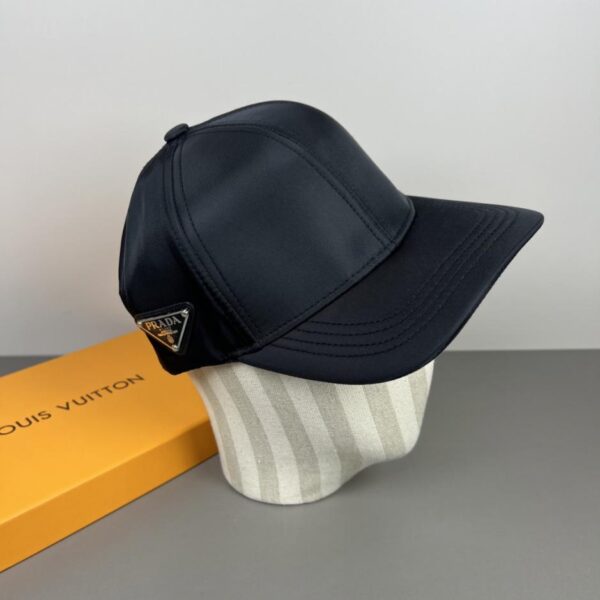 réplica,joyas,joyería,1:1,replica,fake,lujo,barato Gorra de béisbol Prada con logo triangular clásico (V0WM3I)