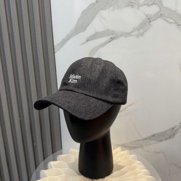 réplica,joyas,joyería,1:1,replica,fake,lujo,barato La gorra de béisbol bordada de Matin Kim (YWATWU) es un gran éxito en Corea del Sur.