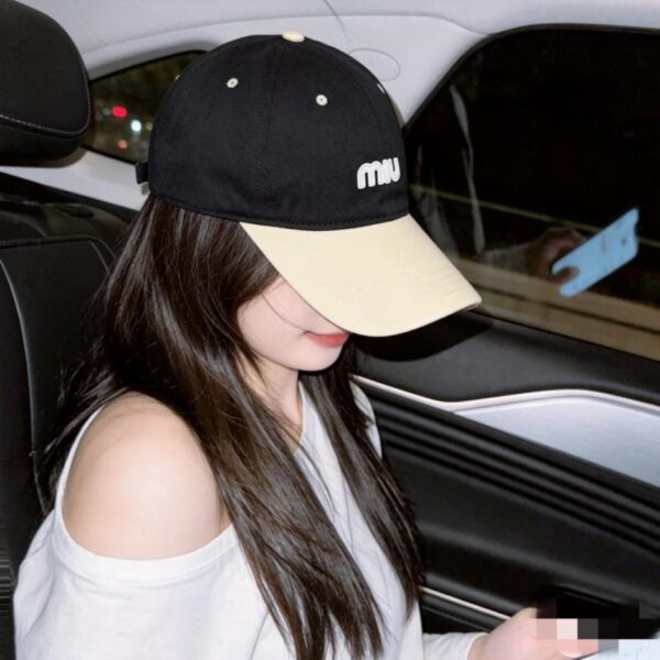 réplica,joyas,joyería,1:1,replica,fake,lujo,barato Gorra de béisbol MIUMIU New Order con bloques de color bordados (EC5G9M)