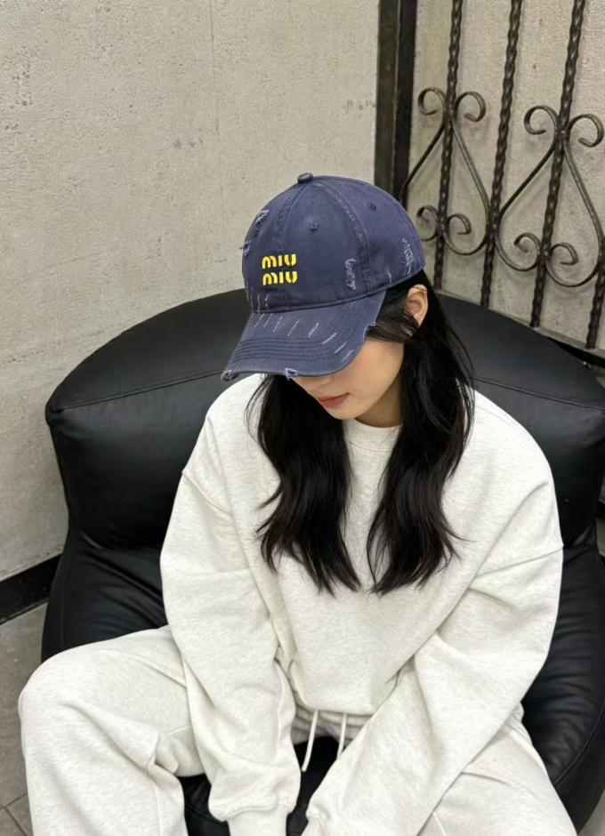 réplica,joyas,joyería,1:1,replica,fake,lujo,barato réplica,joyas,joyería,1:1,replica,fake,lujo,barato La nueva gorra de béisbol para todas las estaciones de MIUMIU que potencia la dopamina (AZRUAD)