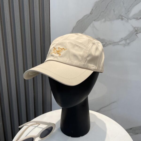 réplica,joyas,joyería,1:1,replica,fake,lujo,barato Gorra de béisbol con visera curva y logo bordado de pájaro pequeño de ARCTERYX, protección solar, estilo para parejas (WXVJ17)