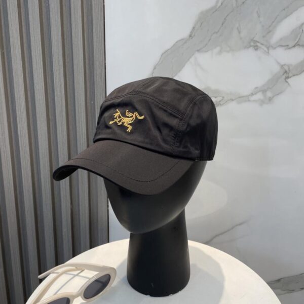 réplica,joyas,joyería,1:1,replica,fake,lujo,barato Gorra de béisbol con visera curva y logo bordado de pájaro pequeño de ARCTERYX, protección solar, estilo para parejas (XZV9G9)